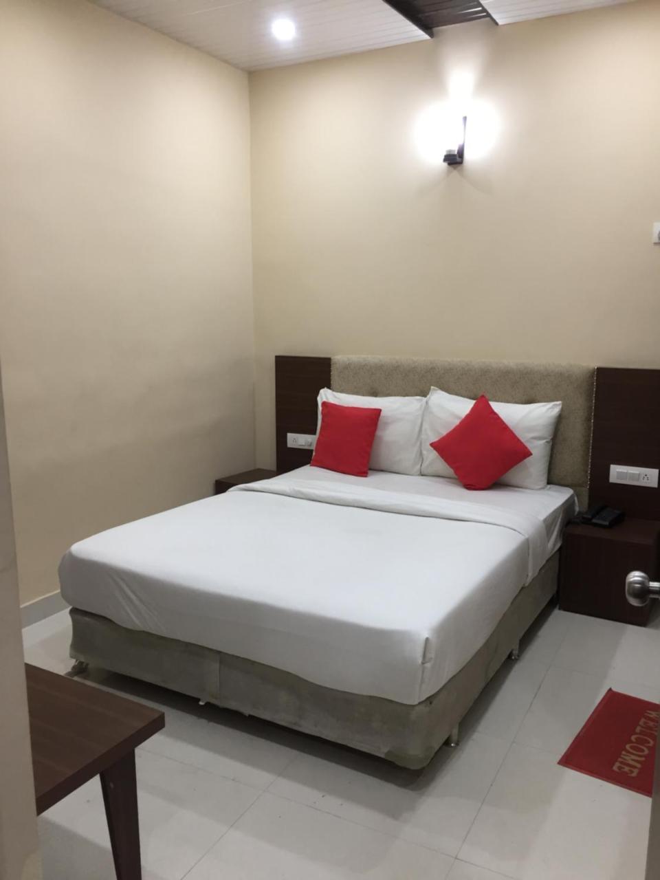 Super51Hotel 新德里 外观 照片
